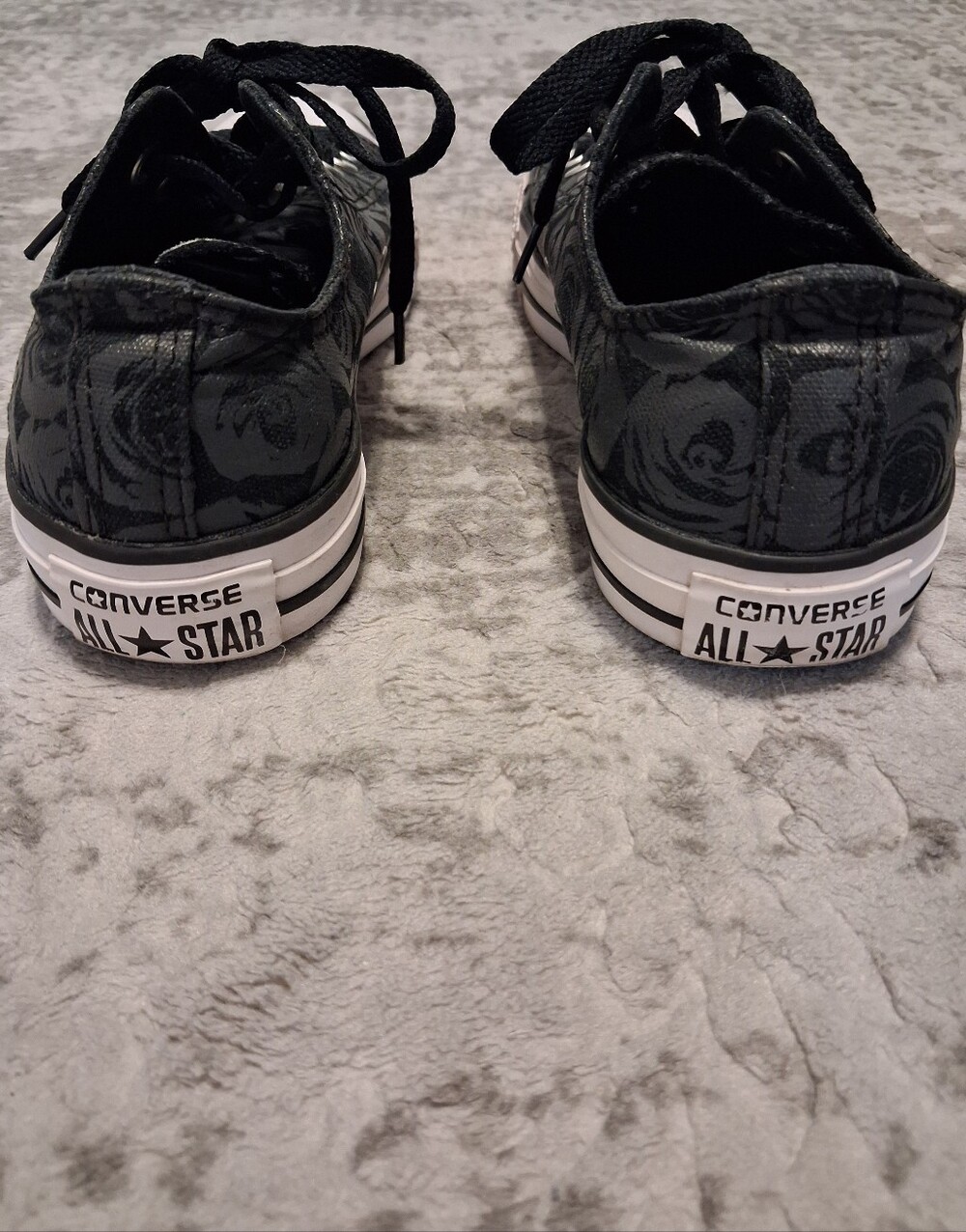Converse | Black Low tops With Rose Pattern - Picture 5 of 7